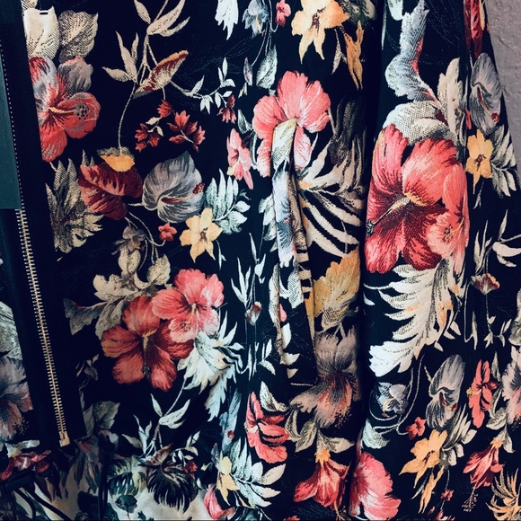 BlankNYC Summer Floral Windbreaker - Picture 9 of 10